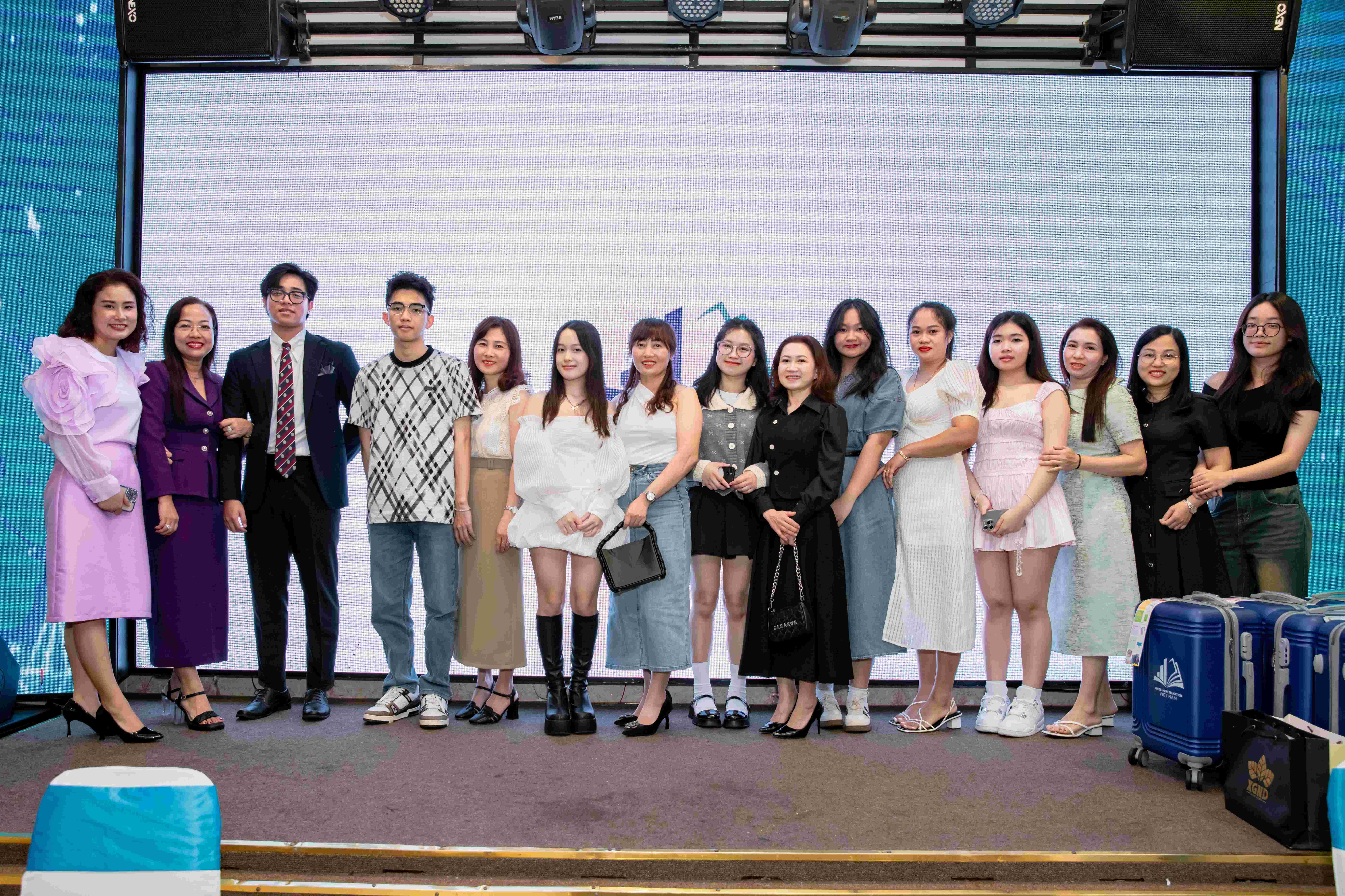 Chia tay các bạn học viên để bắt đầu hành trình ở một đất nước mới
