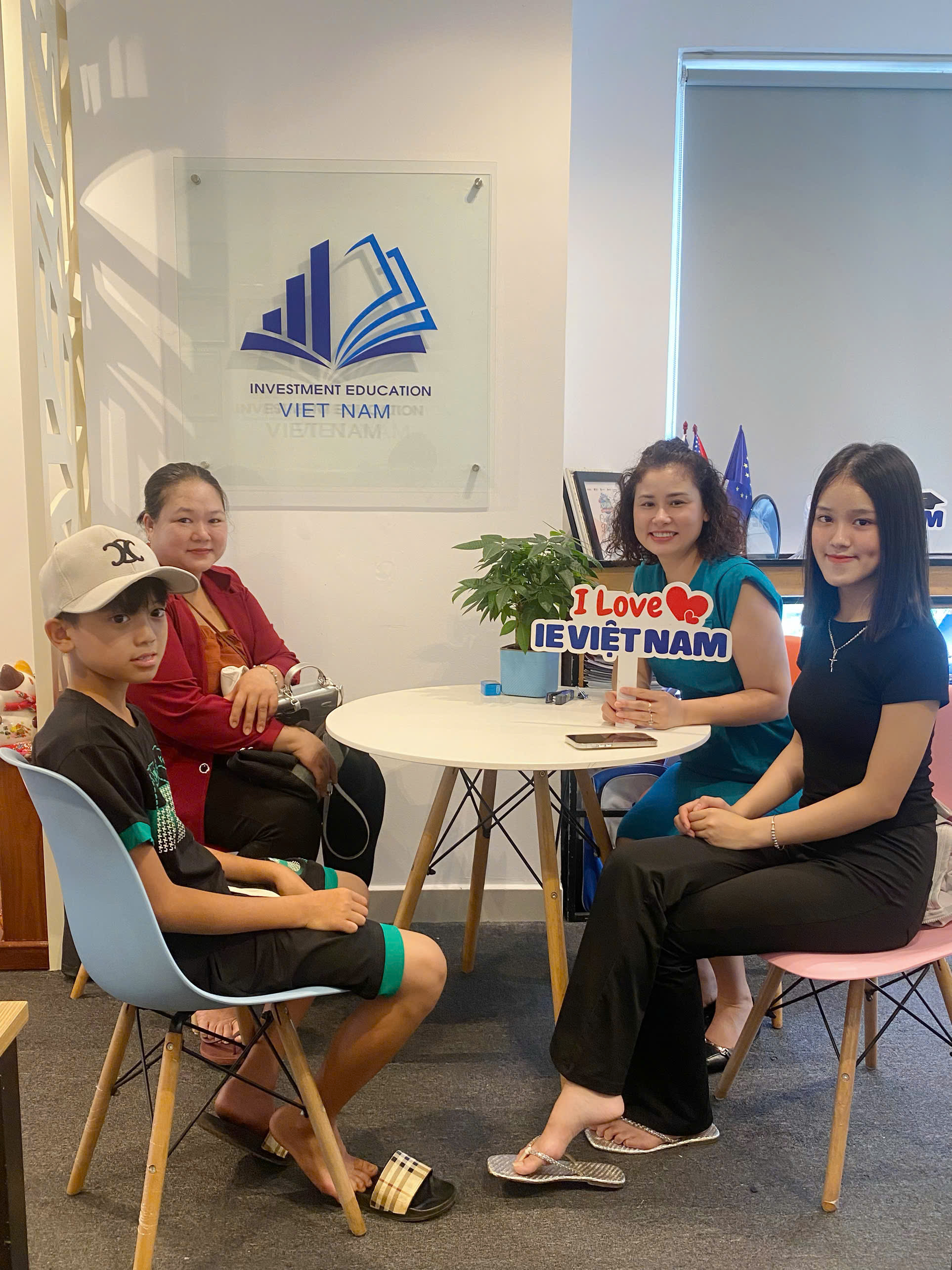 Không từ bỏ giấc mơ được tiếp tục học tập, và nổ lực của em đã được đền đáp. Tiếp tục ước mơ ở Houston thôi nào